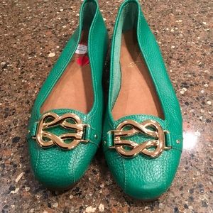 Pebbled green aerosoles